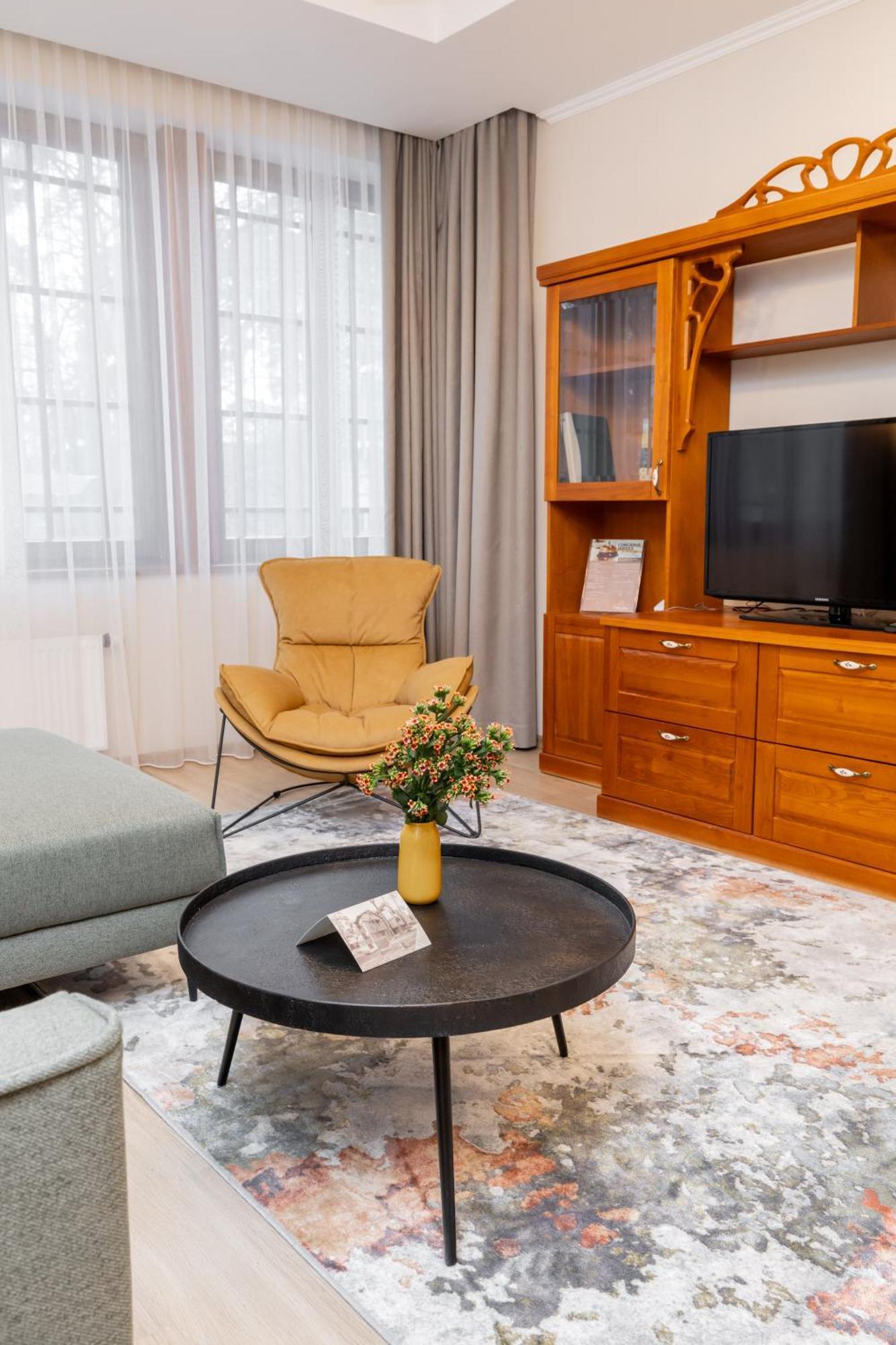 Aparthotel Alvine Family 4*