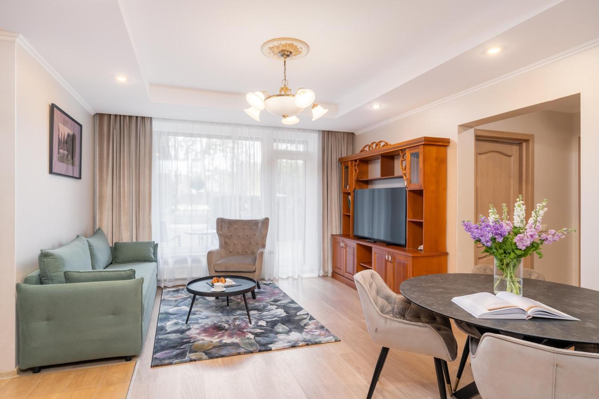 Alvine Family Aparthotel 4*